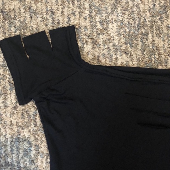 Black short sleeve cut out t-shirt - Picture 5 of 9